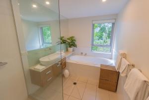 Waves 12 - Beachfront & Pool