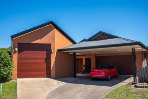 Lake House, stroll to beach & cafes- Pets Welcome