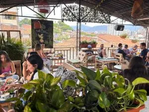 Santiago Dc Hostal 420 weedfriendly - Cali