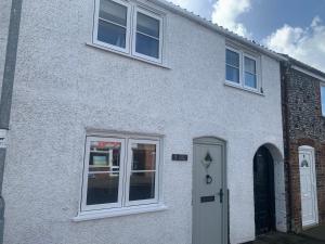 Cosy cottage, 5 min to the beach