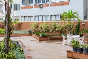 Atlântico Palace Apart Hotel - Piscina em Copanema - Posto 6