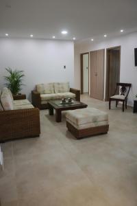 Apartamento Amoblado en Los Nogales zona exclusiva