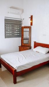 2 Swans Apartment Eluketiya