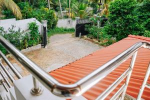 2 Swans Apartment Eluketiya