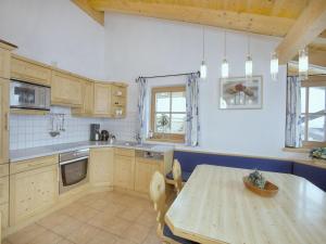 Chalet in Austria near Ski Bus and Sauna