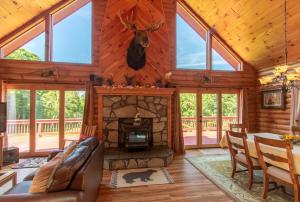 Spectacular Vermont Mountain Retreat!