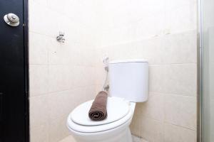 Nice and Elegant 1BR at The Wave Kuningan Apartment By Travelio