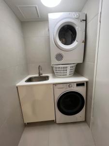 Surf and Sand Seaside Stay