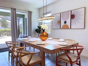 Beautiful 5 Bed Pool Home with Game Room-7543OL home