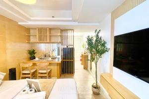Kiyomi - Japandi Style Studio with Man-made Beach View