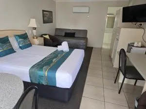 Crows Nest Motel - Djuan