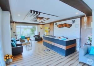 Three Ms Hotel and Restaurant