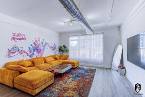 The Stallion #209 - Walk to Museums, Luxe Loft with free gated & covered parking