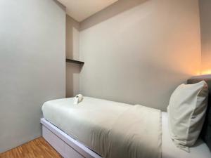 Homey 2BR Apartment at Mekarwangi Square Cibaduyut By Travelio