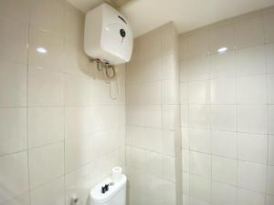 Homey 2BR Apartment at Mekarwangi Square Cibaduyut By Travelio