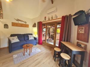 Maisons de vacances Chalet Nina: Havre de paix en bord de riviere avec climatisation - FR-1-589-794 : photos des chambres