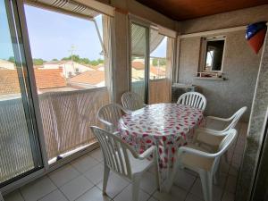 Appart 2 ch avec loggia à 100m du centre - FR-1-781-89