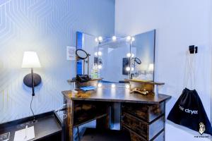 The Stallion #301 - Walk to attractions, Modern Luxe Loft in Downtown Memphis with free covered gated parking