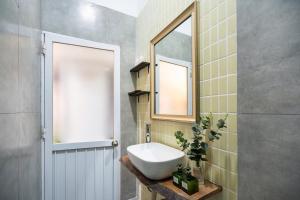 RARE artistic European style 3BR 200m2 5 minute to Hoan Kiem