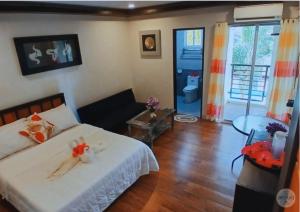 Three Ms Hotel and Restaurant