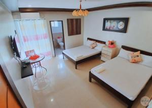 Three Ms Hotel and Restaurant