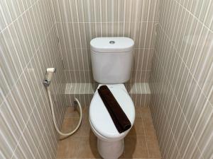 Homey and Comfortable 1BR at Cinere Resort Apartment By Travelio