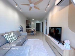 Stay cool, stay chill, stay here Netflix House JCHome by MWM