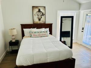 Cozy private room and bath private entrance Perfect gateway