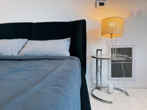 Hollywood hill stunning view cozy private room