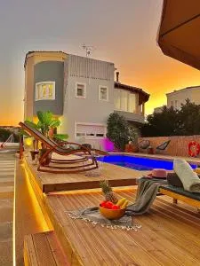 Villa Myrtios with Private Pool & Jacuzzi - Metókhi Agrianá