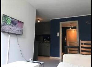 Cozy apt by subway, parking