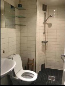 Cozy apt by subway, parking