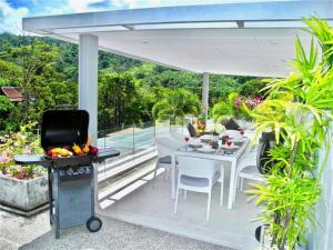 Skylight Nice Pool Villa in Kamala