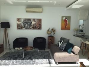 Skylight Nice Pool Villa in Kamala