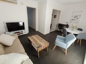 Cute, Cozy and Central Apartment 1 in Essendon with Free Parking