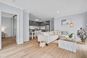 Coastal inspired home close to Fremantle - Coogee