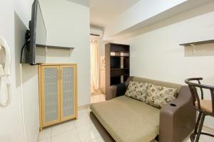 Modern and Homey 2BR at Springlake Summarecon Bekasi Apartment By Travelio