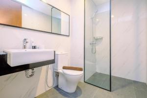 Best Homey and Nice 1BR at Ciputra World 2 Apartment By Travelio