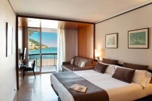 Deluxe Double or Twin Room with Balcony and Sea View room in Estela Barcelona