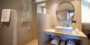Hotels Hotel de la Plage - Saint Jean de Luz : photos des chambres