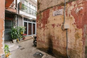 Train Street Lux Homestay