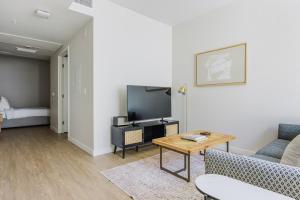 Blueground Downtown elevator nr parks LAX-1243