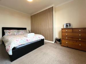 Beach & City Access - 2 Floors, Full Kitchen, Free Parking