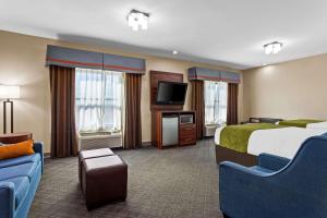 Queen Suite with Two Queen Beds - Accessible/Non-Smoking room in Comfort Suites Roswell