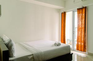 Elegant and Homey Studio at Paramount Skyline Apartment By Travelio