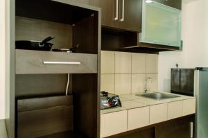 Elegant and Homey Studio at Paramount Skyline Apartment By Travelio