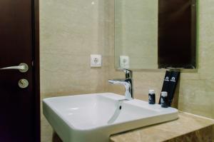 Comfortable Studio @ Menteng Park Apartment By Travelio