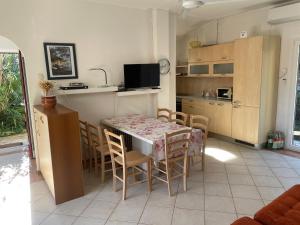 Idyllisches Haus an Weingärten 30 m von Kiesstrand