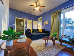 30A Haven King Bed Suite with Free Parking, Spacious Pool & Balcony View