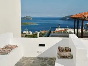 Elysian Sunrise Retreat with pool - Liádha